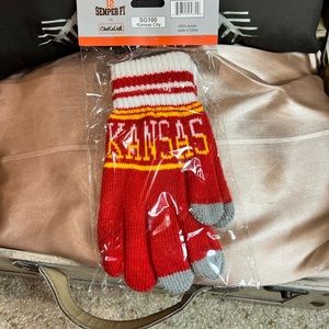 NWT Kansas City winter gloves